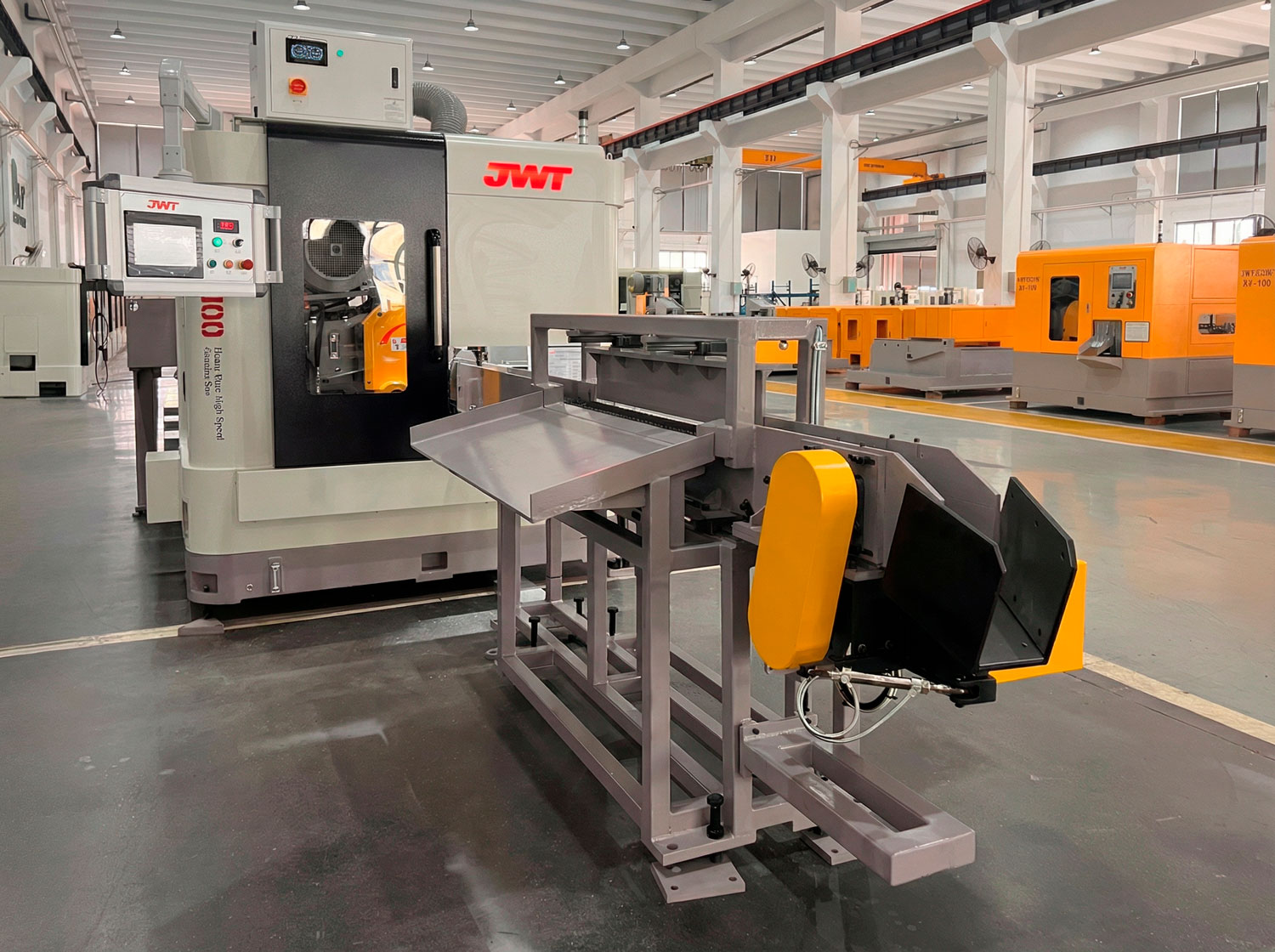 Станок по металлу с зоной выгрузки