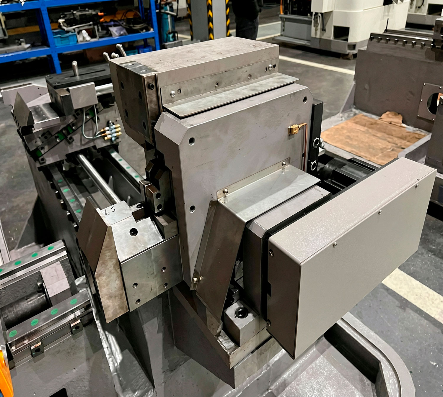 Третья ось позиционирования заготовки